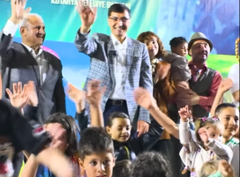 Çocuklara eğitici tiyatro