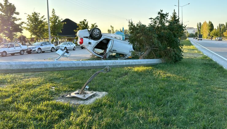 Emniyet kemeri hayata bağladı: Kazadan burnu bile kanamadan çıktılar
