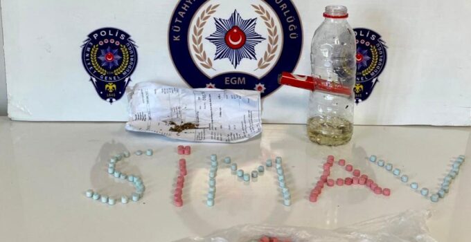 Otomobilin stop lambalarına gizlenen uyuşturucular polisin dikkatinden kaçmadı