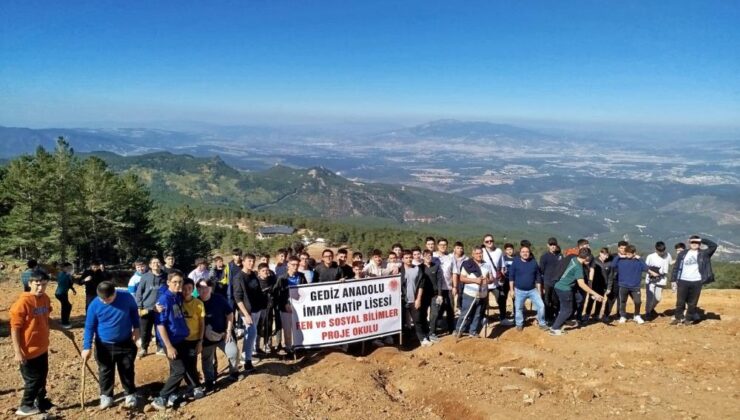 Öğrencilerden Murat Dağı tırmanışı