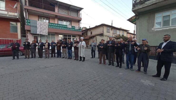 Sabah namazında buluşup yağmur duası yaptılar