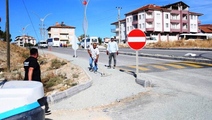 Öğrencilerin güvenli ulaşımı için kaldırımlar düzenleniyor