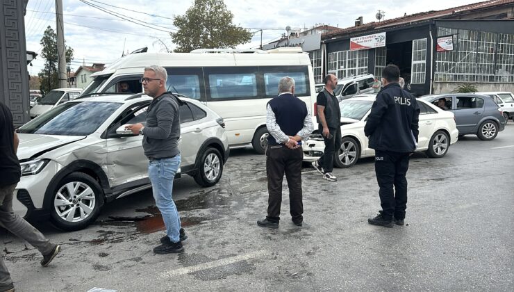 Dikkatsizlik kazayı beraberinde getirdi: 2 yaralı