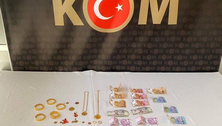 Kütahya polisi, telefon dolandırıcılarının çaldığı altınları sahibine teslim etti