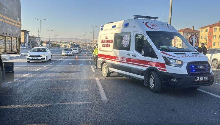 Çevreyolundan karşıya geçmeye çalışan yayaya otomobil çarptı