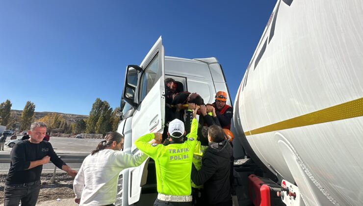 Kaza yapan TIR nedeniyle Eskişehir karayolu 1 saat ulaşıma kapandı