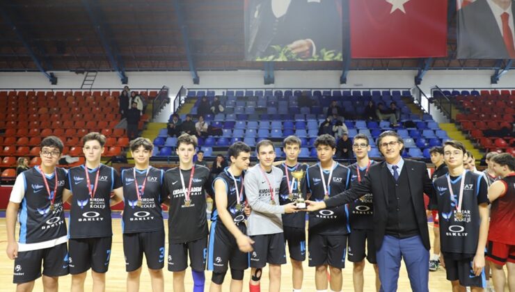 Gençler baskette il birinciliği için yarıştılar