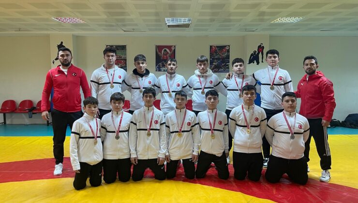 Tavşanlı Belediyesi güreş takımı madalyaları topladı