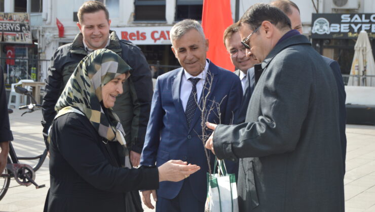 Orman Bölge, vatandaşlara 2 bin 500 fidan dağıttı