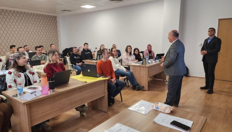 Öğretmenler eğitim seminerinde buluştu