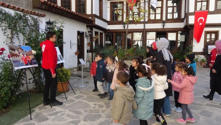 Öğrenciler Kızılay’ı fotoğraflarla öğrendi
