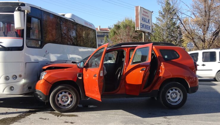 Otomobil ile otobüs çarpıştı: 1 yaralı