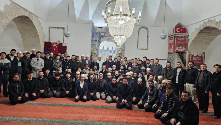 Aday din görevlileri sabah namazında buluştu