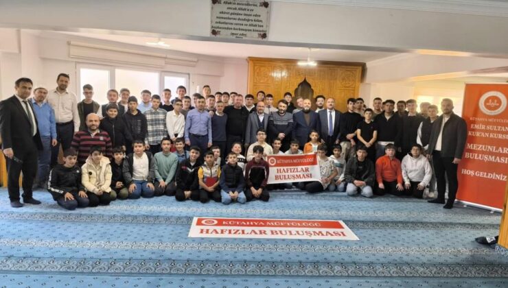 Mezun hafızlar öğrencilerle buluştu