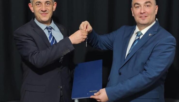 Yeniden Refah’ta devir teslim töreni