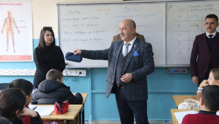 Müdür Başyiğit okulların durumunu yerinde inceliyor