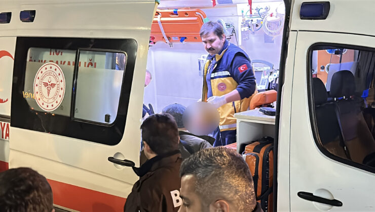 Kavgayı ayırmak isterken bıçaklandı: 2 yaralı, 6 gözaltı