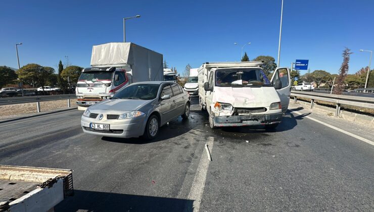 Kamyonet ile otomobil çarpıştı: 1 yaralı