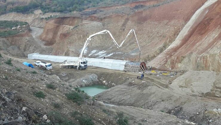 Kafasına boru düşen işçi hayatını kaybetti