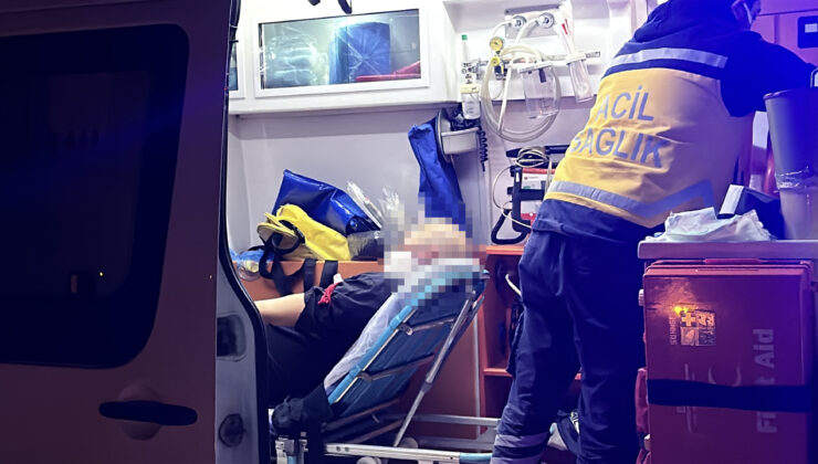 Bardakla saldırdığı kişiyi yüzünden yaraladı