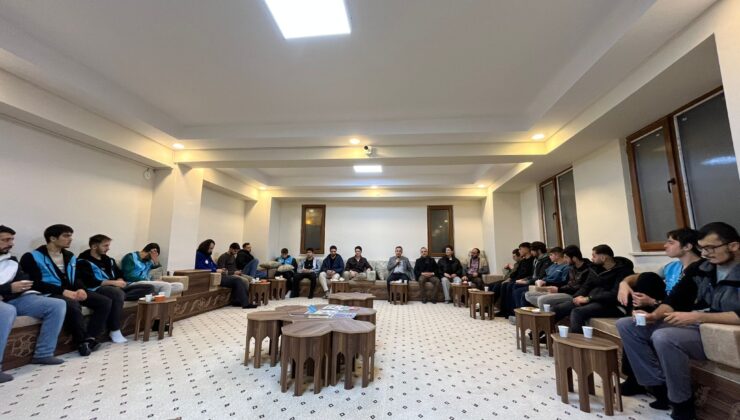 En uzun geceyi tefekkürle geçirdiler