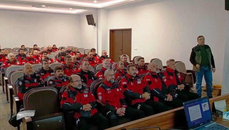 Orman yangınlarıyla mücadelede gönüllü eğitimleri sürüyor