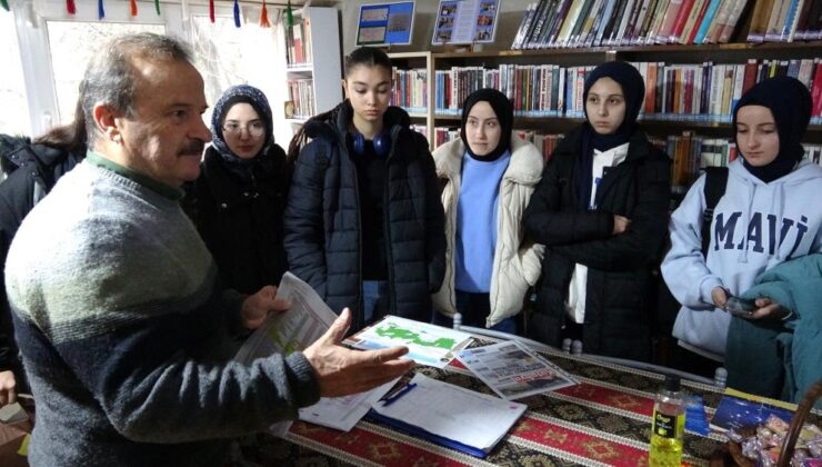 Gönüllü kütüphaneci Aktürk’e duygulandıran ziyaret