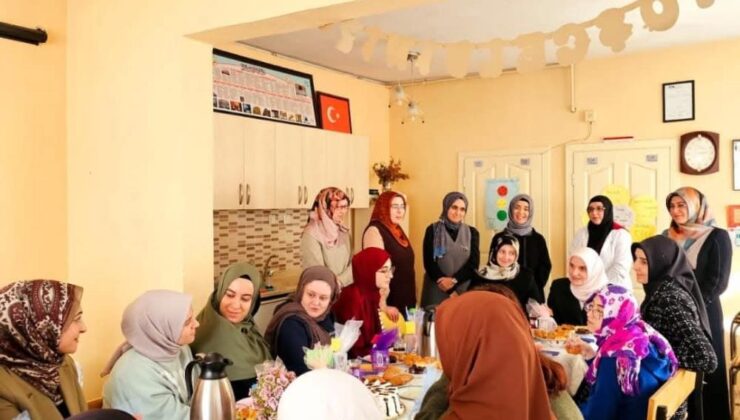 Kur’an kurslarında gençlik buluşması