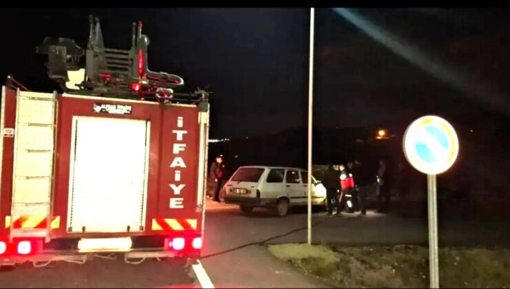 Otomobili alev alan sürücünün imdadına itfaiye yetişti