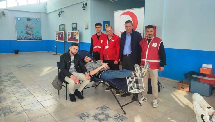 Üniversite öğrencilerinden Kızılay’ın kampanyası destek