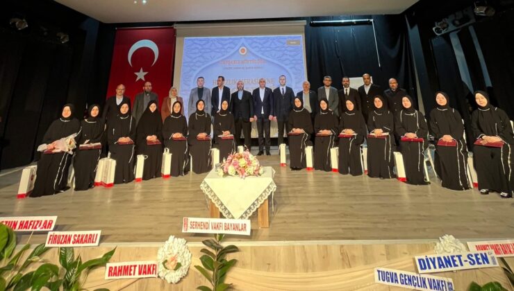 Hafızlık belgelerini babalarının elinden aldılar