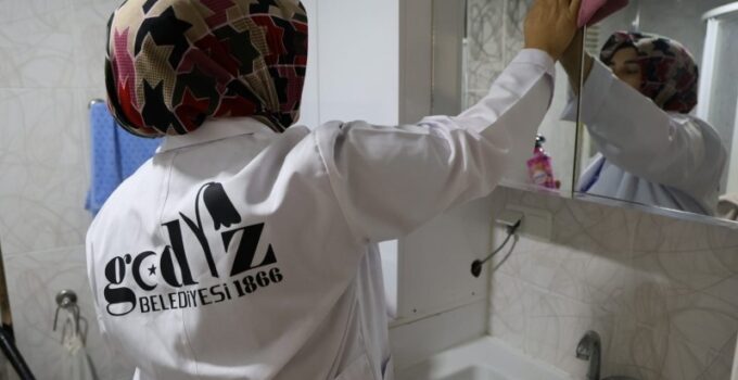 Gediz Belediyesi ücretsiz evde temizlik hizmeti başlattı