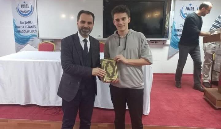 Öğrencilere Kur’an-ı Kerim hediye edildi