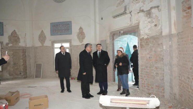 Vali Işın Çinili Cami’deki çalışmaları inceledi