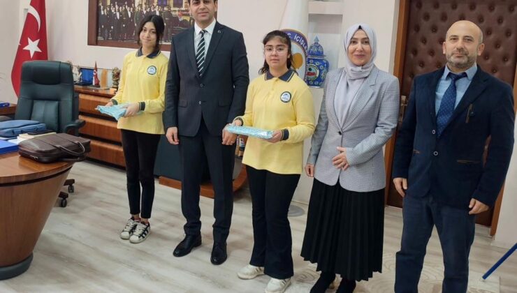 Kaymakam Bahar başarılı öğrencileri ödüllendirdi
