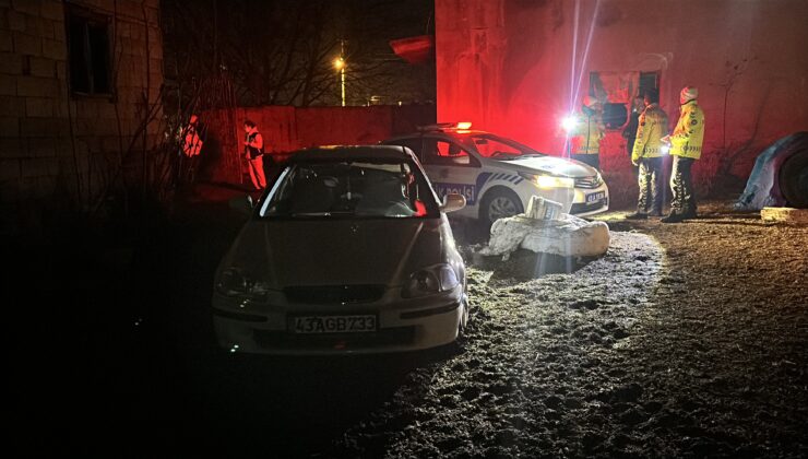Polisten kaçarken çamura saplanan aracını bırakıp kaçtı
