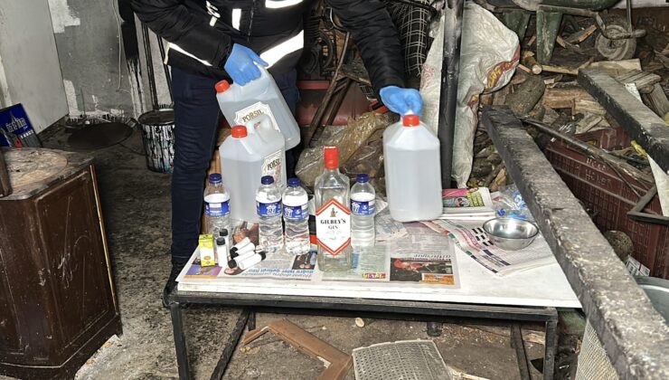 Dezenfektandan sahte içki üreten 3 şüpheli polisin operasyonuyla yakalandı