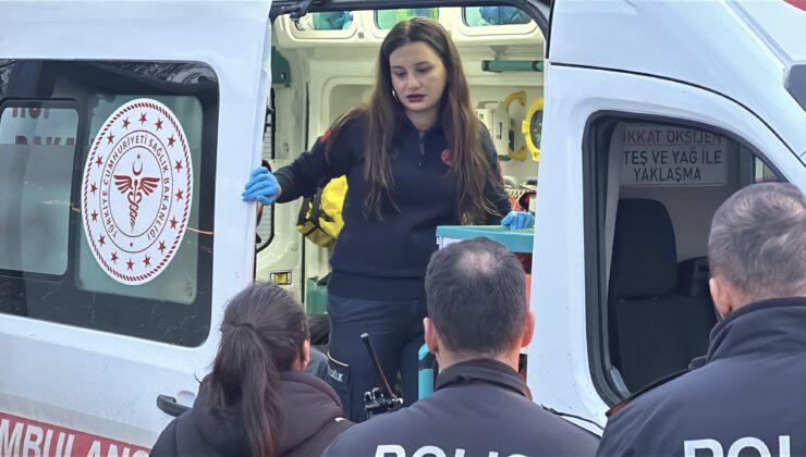 Liseli kızlar bıçaklı kavga etti: 1 yaralı