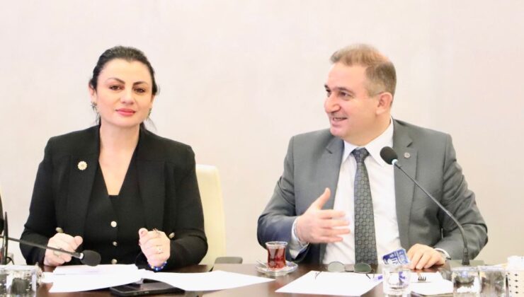 Kadın Girişimciler, gençlere yol gösteriyor
