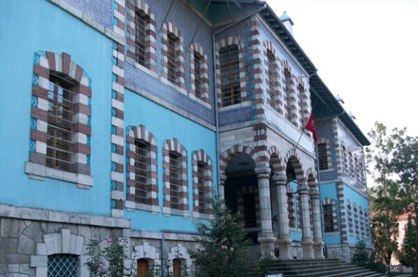 Bıçaklı kavgaya karışan köy muhtarına ev hapsi