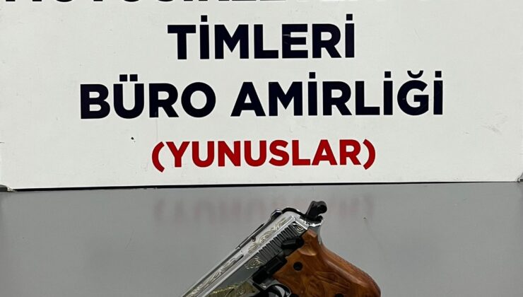 Paspasın altından tabanca çıktı