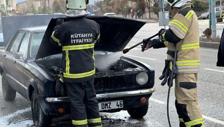 Otomobilde çıkan yangını itfaiye ekipleri söndürdü
