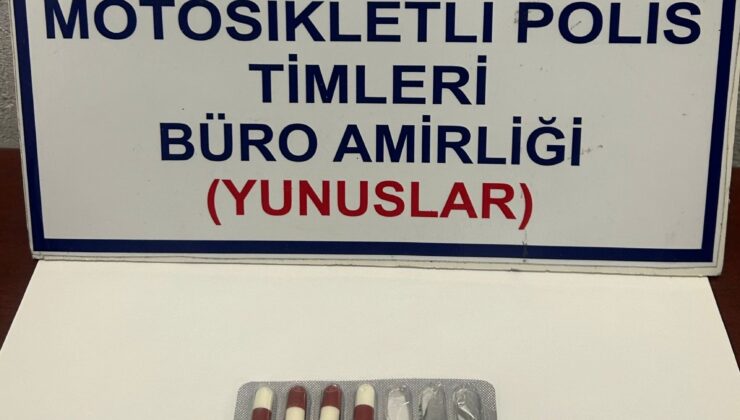 Yunusları görünce uyuşturucuyu yere attı: Ekiplerin gözünden kaçmadı