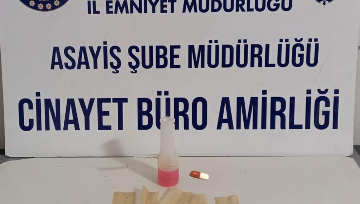 Sağlık ekiplerinin yardım çağrısına giden polis uyuşturucu ele geçirdi