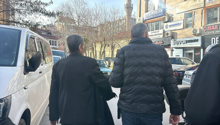 Engelli adamı dolandırıcıların elinden polis kurtardı