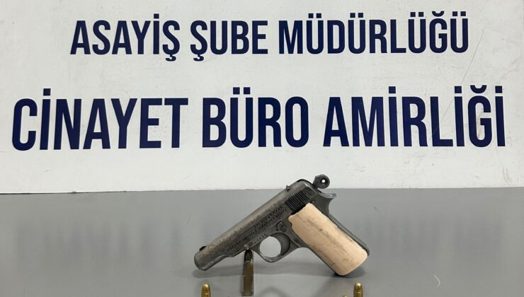 Cinayet ekipleri şüphelendikleri araçtan silah ele geçirdi