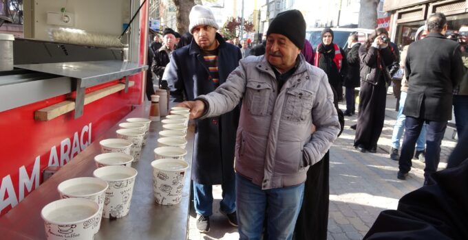 Vakıflar Bölge’den halka salep ikramı