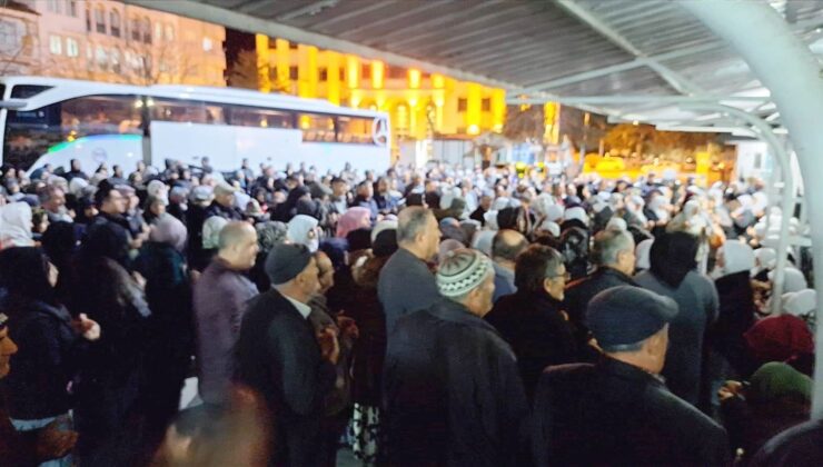 Umre kafilesi kutsal topraklara uğurlandı