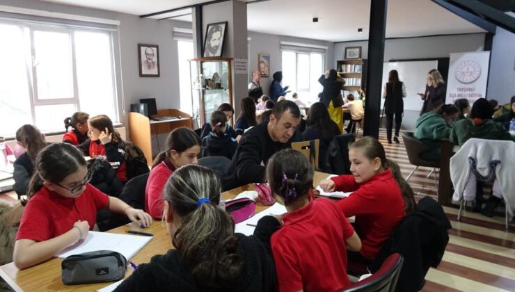 Yazar Dombaycı Tavşanlı’da çocuklarla buluştu