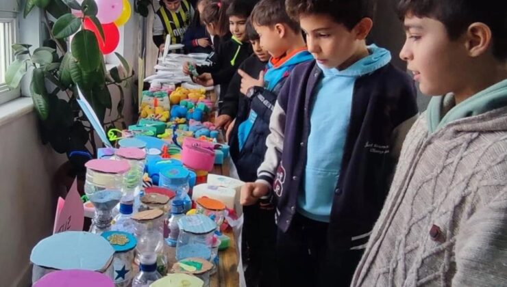 Minikler kendileri yaptıkları oyuncakları sergiledi